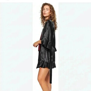 ❤️2/$30❤️[XS]Victoria  Secret Knee Length Vintage Black Satin Robe